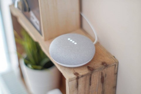 gadget-google-assistant-google-home-1072851-1024x683
